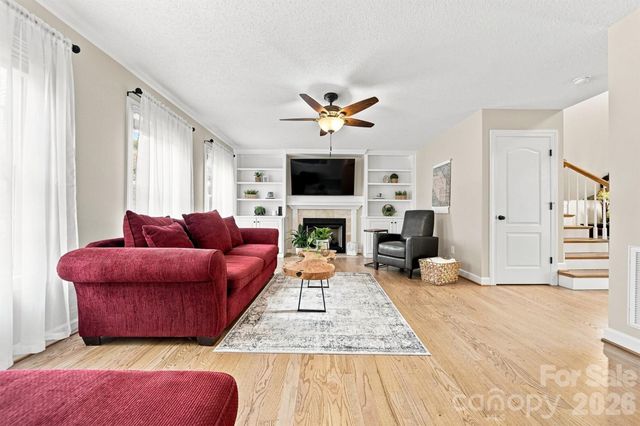 6011 Dockside Drive, Hickory, NC 28601