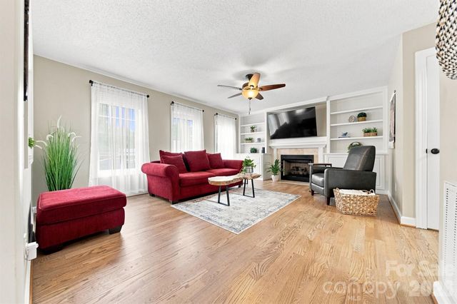 6011 Dockside Drive, Hickory, NC 28601