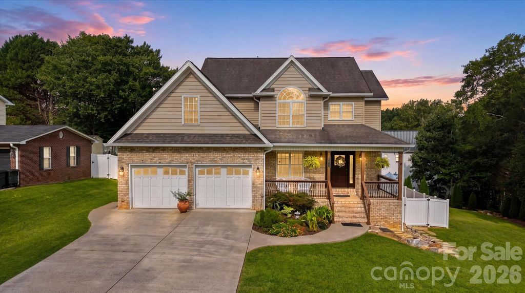 6011 Dockside Drive, Hickory, NC 28601