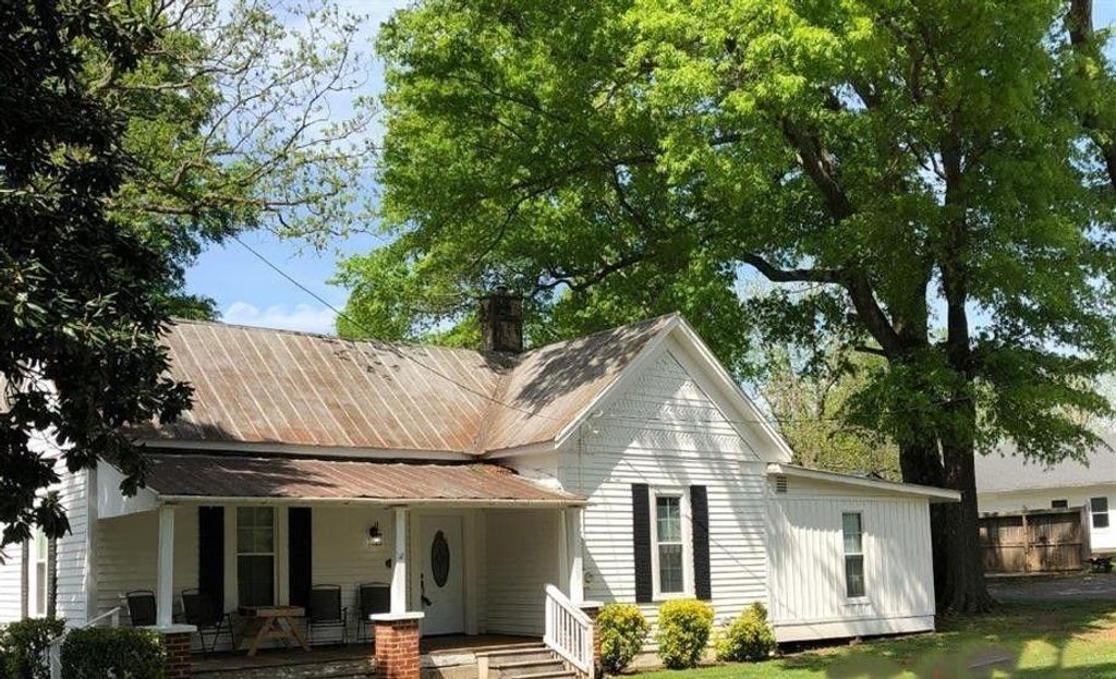 Image 1 of property listing at 117 Summer Street, Adairsville, GA 30103