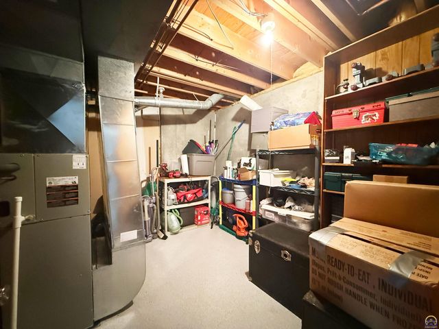 3504 SW Eveningside DR, Topeka, KS 66614