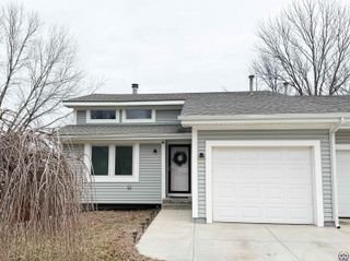 3504 SW Eveningside DR, Topeka, KS 66614