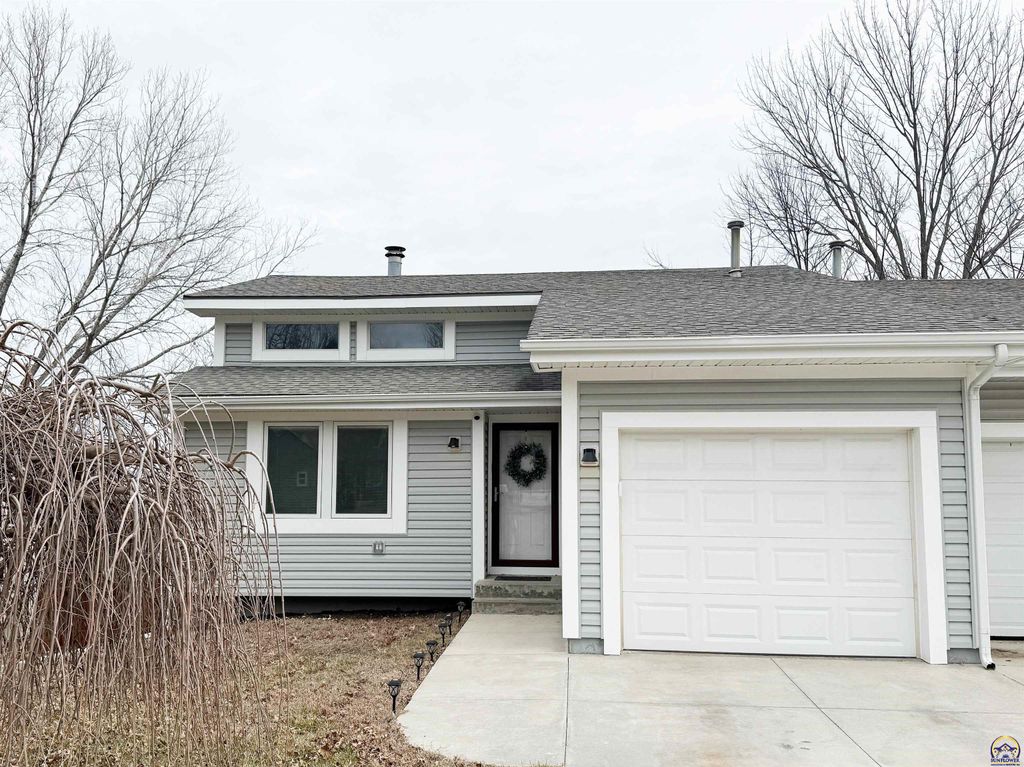 3504 SW Eveningside DR, Topeka, KS 66614