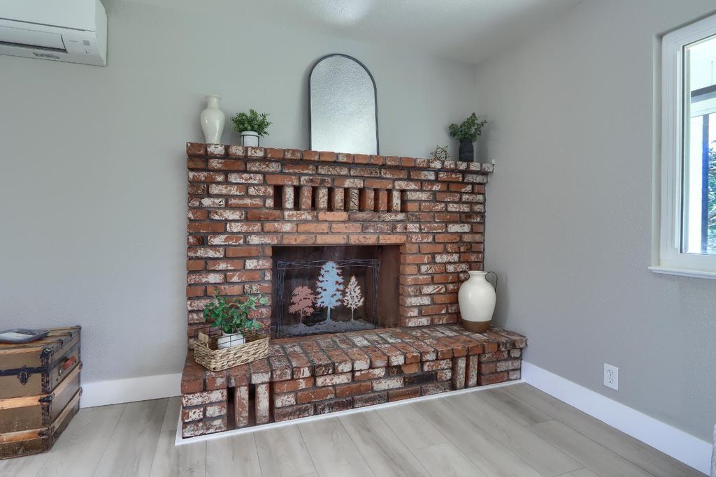 Image 10 of property listing at 5518 E Whitlock, Mariposa, CA 95338