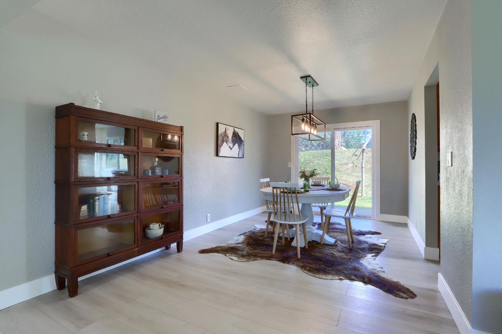 Image 13 of property listing at 5518 E Whitlock, Mariposa, CA 95338