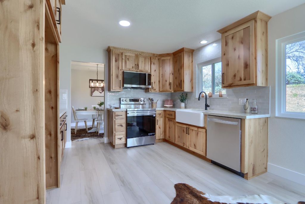 Image 15 of property listing at 5518 E Whitlock, Mariposa, CA 95338