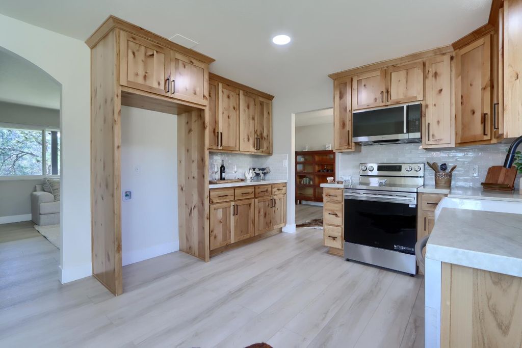 Image 17 of property listing at 5518 E Whitlock, Mariposa, CA 95338