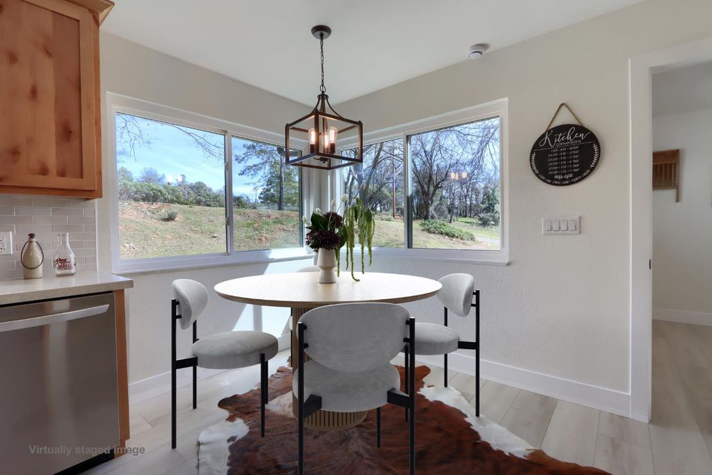 Image 19 of property listing at 5518 E Whitlock, Mariposa, CA 95338