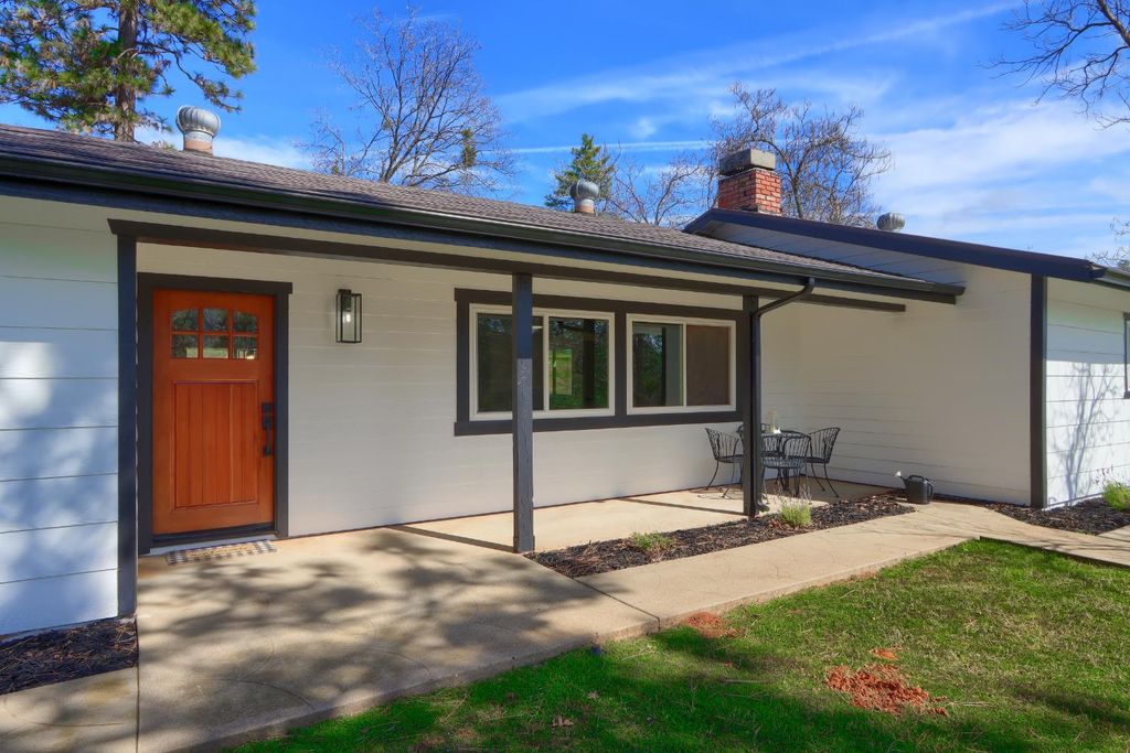 Image 2 of property listing at 5518 E Whitlock, Mariposa, CA 95338