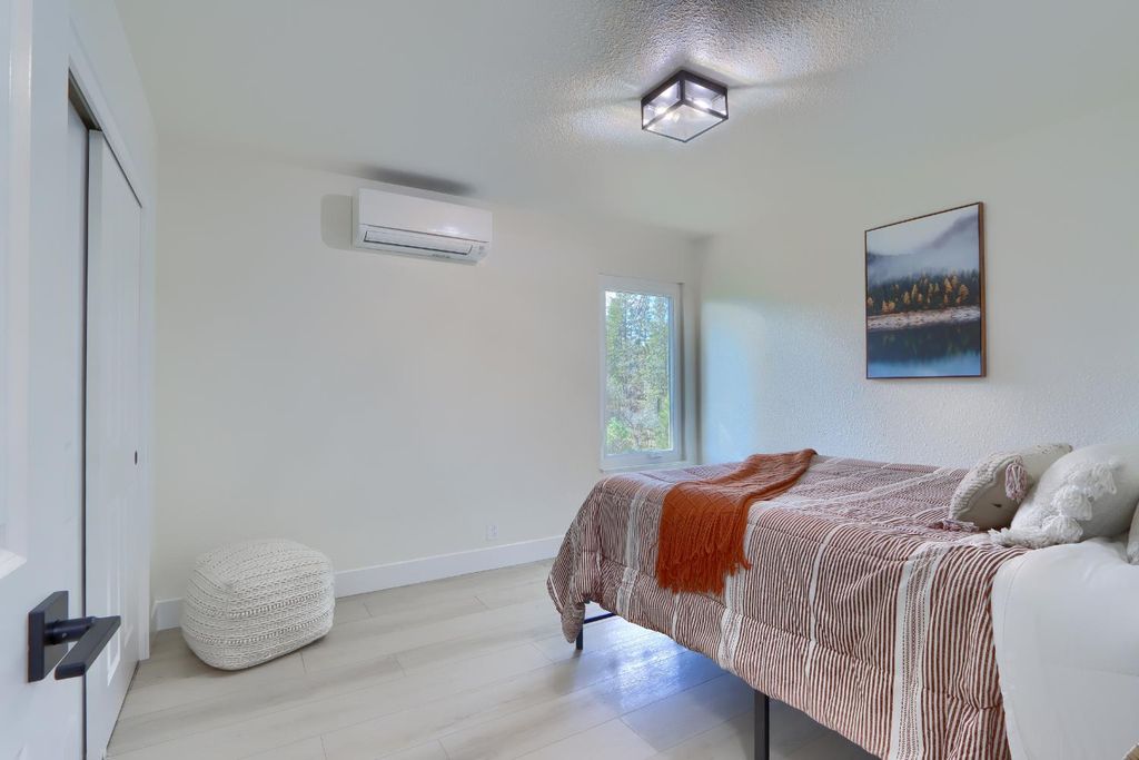 Image 24 of property listing at 5518 E Whitlock, Mariposa, CA 95338