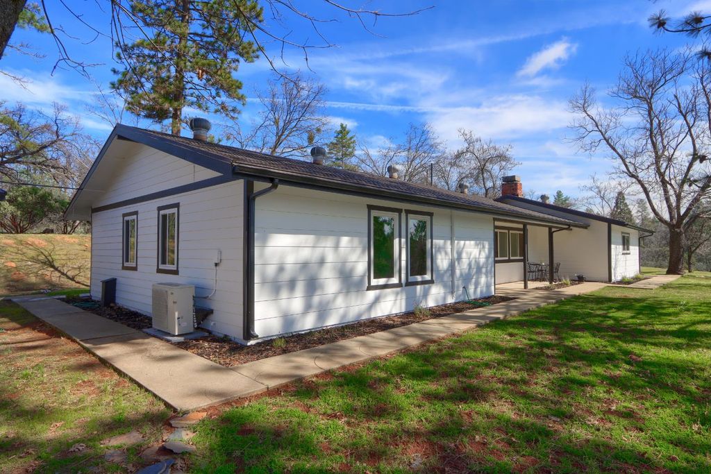 Image 34 of property listing at 5518 E Whitlock, Mariposa, CA 95338