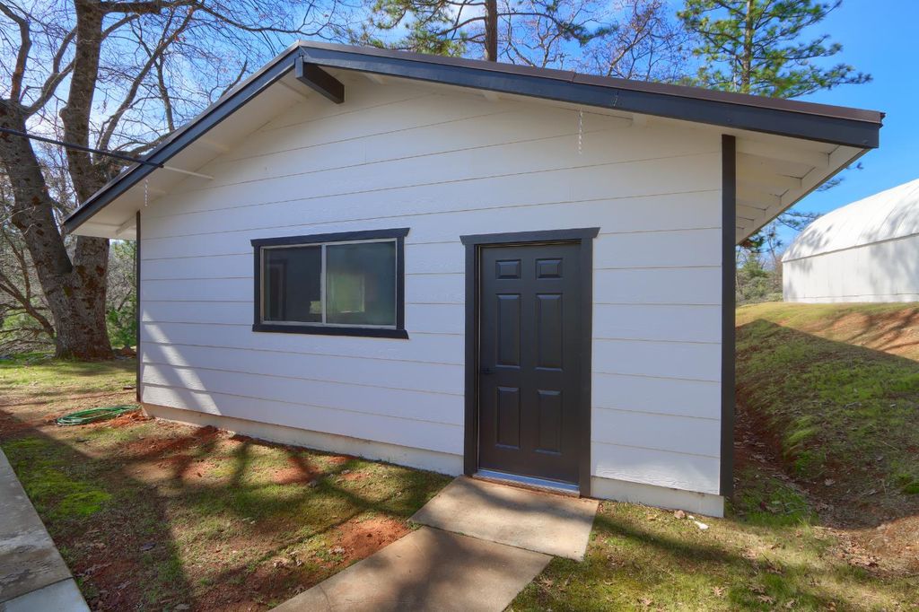 Image 36 of property listing at 5518 E Whitlock, Mariposa, CA 95338