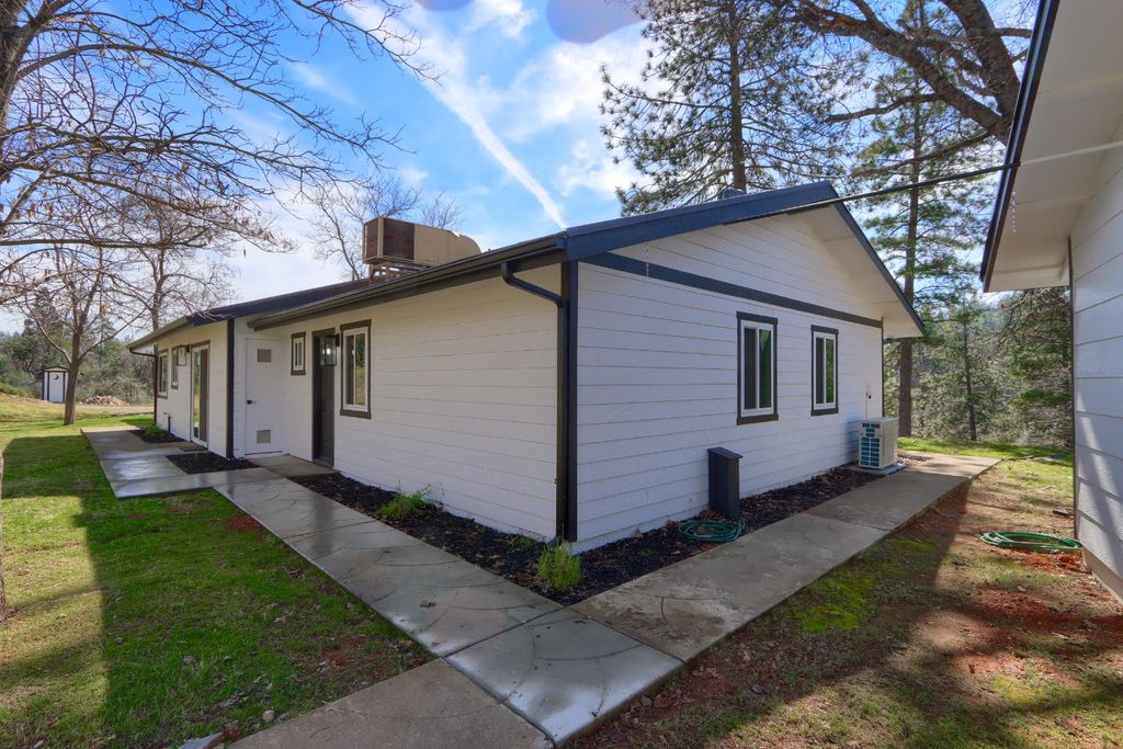 Image 40 of property listing at 5518 E Whitlock, Mariposa, CA 95338