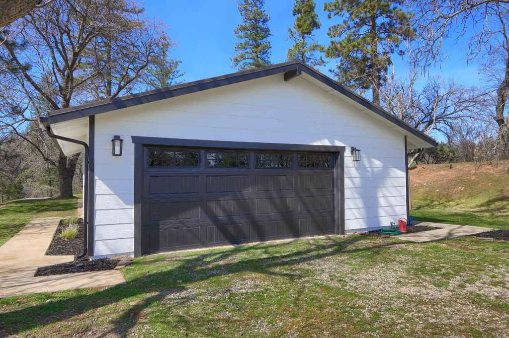 Image 41 of property listing at 5518 E Whitlock, Mariposa, CA 95338