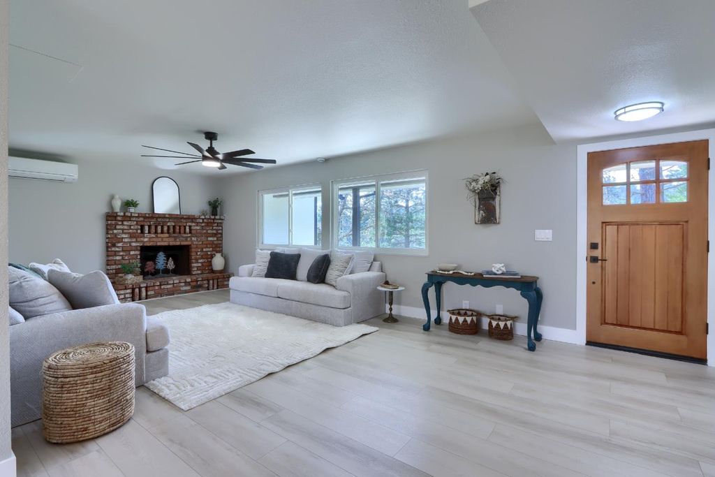 Image 7 of property listing at 5518 E Whitlock, Mariposa, CA 95338