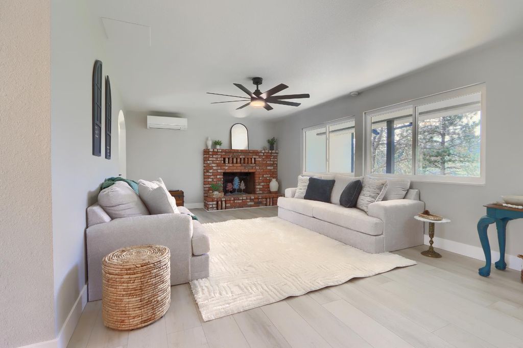 Image 8 of property listing at 5518 E Whitlock, Mariposa, CA 95338