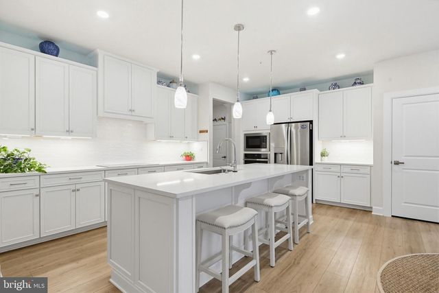 2605 BROADLEAF DR, Frederick, MD 21702