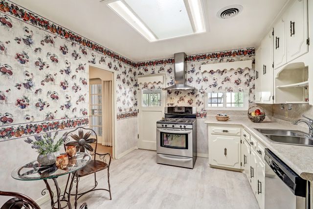 2205 Hoffman Drive NE, Albuquerque, NM 87110