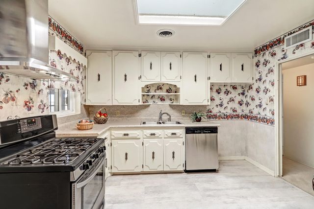 2205 Hoffman Drive NE, Albuquerque, NM 87110