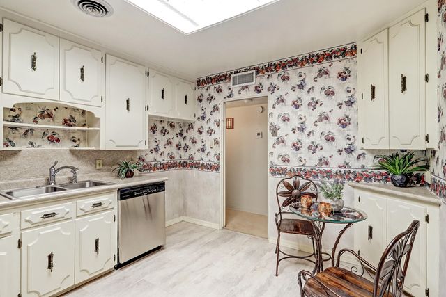 2205 Hoffman Drive NE, Albuquerque, NM 87110