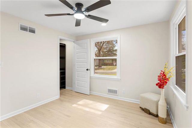 4808 W 77th Terrace, Prairie Village, KS 66208