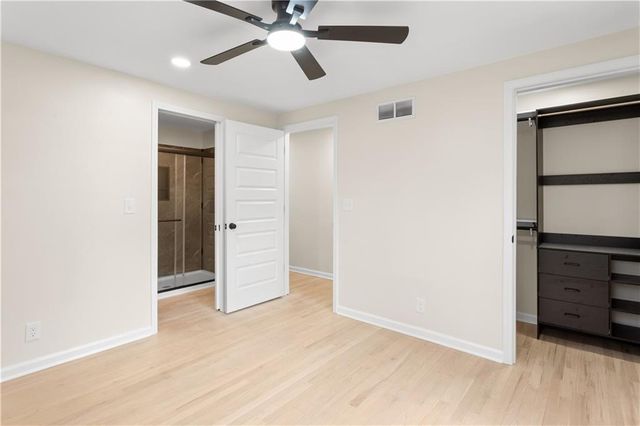 4808 W 77th Terrace, Prairie Village, KS 66208