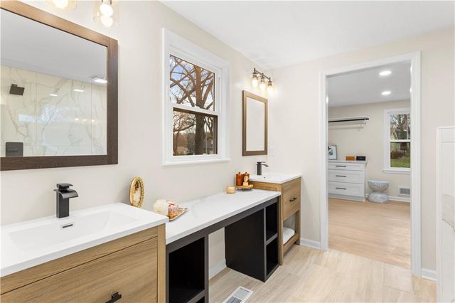 4808 W 77th Terrace, Prairie Village, KS 66208