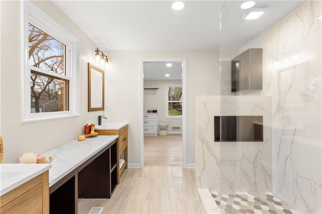 4808 W 77th Terrace, Prairie Village, KS 66208