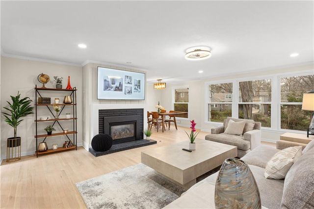 4808 W 77th Terrace, Prairie Village, KS 66208