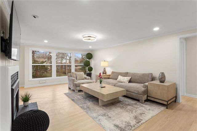 4808 W 77th Terrace, Prairie Village, KS 66208