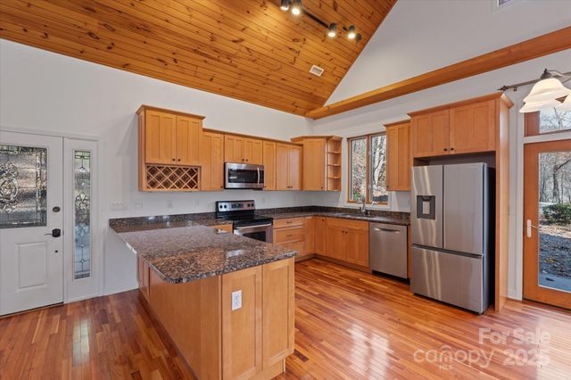 905 Old Fiddle Road, Waynesville, NC 28786