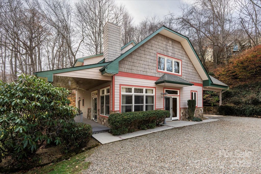 905 Old Fiddle Road, Waynesville, NC 28786