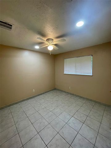 11906 Binghampton Drive, Houston, TX 77089