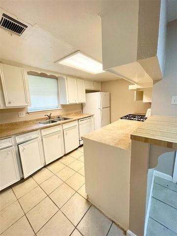 11906 Binghampton Drive, Houston, TX 77089