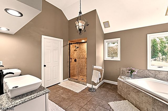 41 Sutton Farm Rd, Delaware Twp., NJ 08822