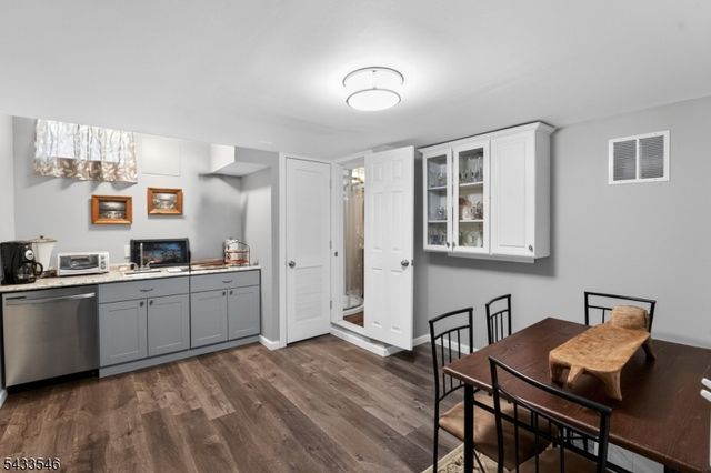 41 Sutton Farm Rd, Delaware Twp., NJ 08822