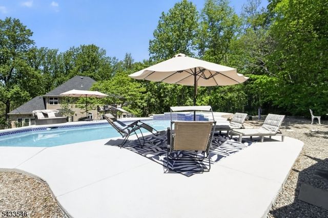 41 Sutton Farm Rd, Delaware Twp., NJ 08822