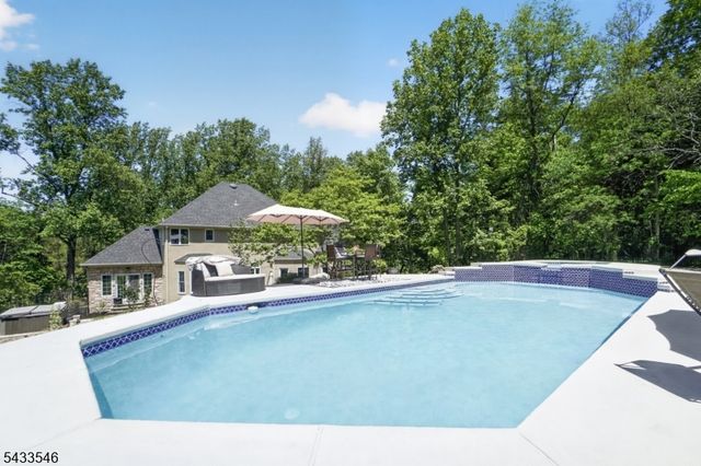 41 Sutton Farm Rd, Delaware Twp., NJ 08822
