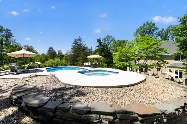 41 Sutton Farm Rd, Delaware Twp., NJ 08822