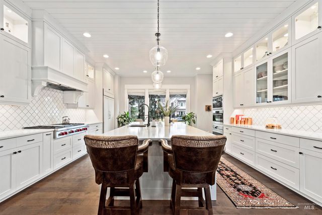 900 S Brentbrook Ln, Eagle, ID 83616