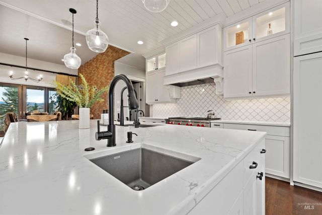 900 S Brentbrook Ln, Eagle, ID 83616