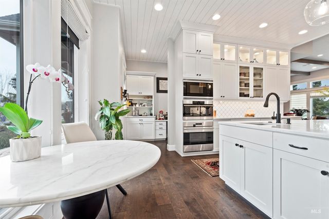 900 S Brentbrook Ln, Eagle, ID 83616