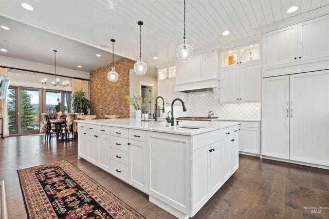 900 S Brentbrook Ln, Eagle, ID 83616