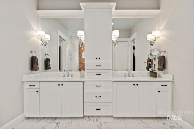 900 S Brentbrook Ln, Eagle, ID 83616