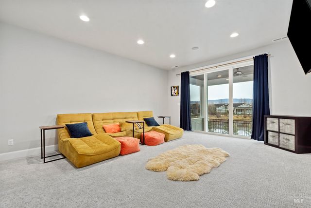 900 S Brentbrook Ln, Eagle, ID 83616