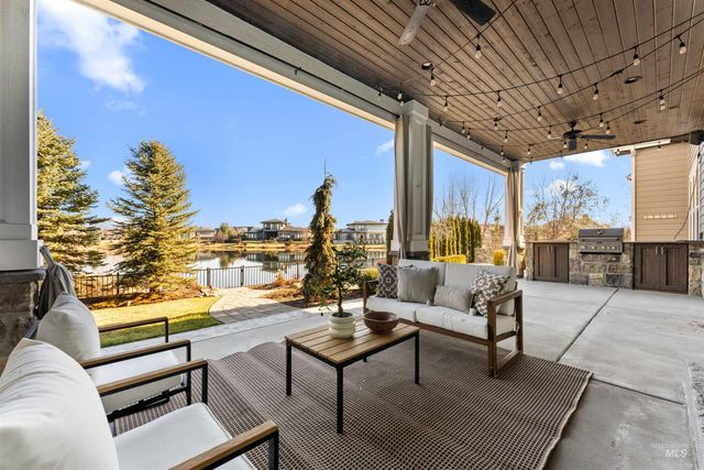 900 S Brentbrook Ln, Eagle, ID 83616