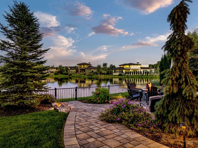 900 S Brentbrook Ln, Eagle, ID 83616