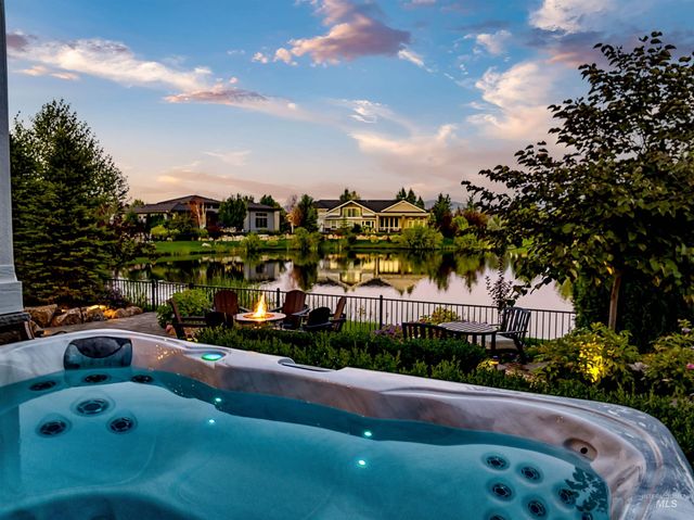 900 S Brentbrook Ln, Eagle, ID 83616