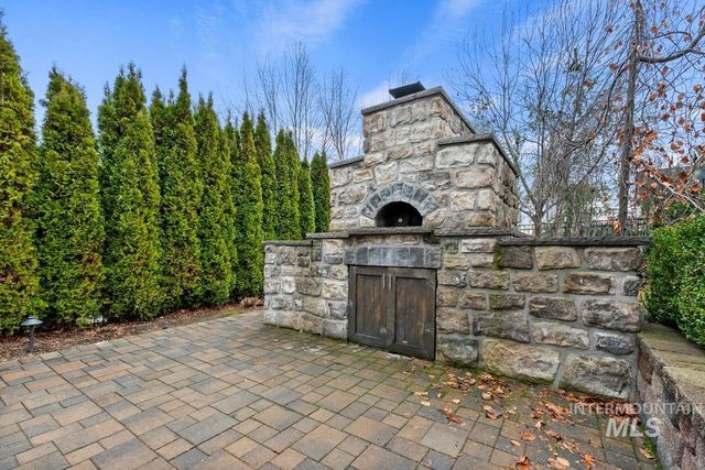 900 S Brentbrook Ln, Eagle, ID 83616