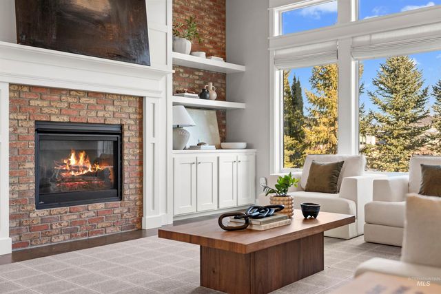 900 S Brentbrook Ln, Eagle, ID 83616